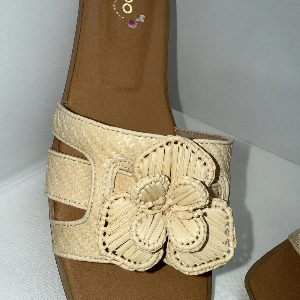 Woman's‎ Sandals Aldo Seaflower Sandal Size 10, Beige